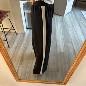 All in Motion Black Wide Leg Track Pants White Side Stripe Size M thumbnail 3