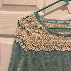 Maurices Womens XL Top Blue‎ Crochet Lace Crew Neck 3/4 Sleeve Pullover thumbnail 2