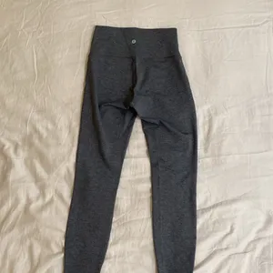 Lululemon High Rise Grey Mesh Striped Wunder Train 28” Leggings thumbnail 2