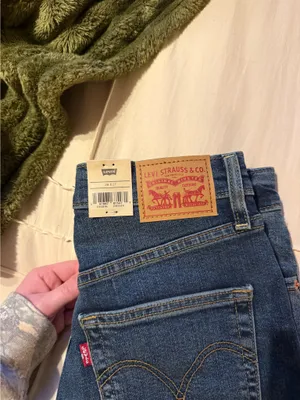 Levi’s Ribcage Straight Jeans thumbnail 2