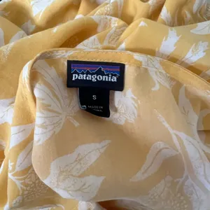Patagonia June Lake Dress Womens Small Yellow Floral Cap Sleeve V Neck Bohemian thumbnail 4