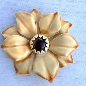 BED Large Vintage Enamel Flower Brooch Amber Lucite Statement Pin thumbnail 1