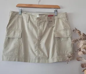 Levi’s '94 Cargo Mini Skirt in Safari Tan Sz 32 New Cotton thumbnail 1