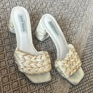 Steve Madden Laveda Sandal in Beige Size 7.5 thumbnail 1