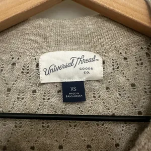 Universal Threads | Oatmeal Pointelle Knit Polo Short Sleeve Sweater Top, XS thumbnail 4