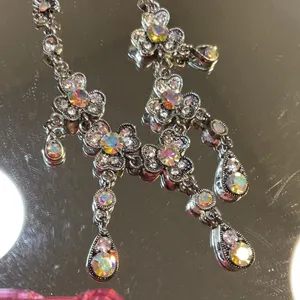 Sparkle sparkle with this silver toned necklace thumbnail 2