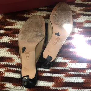 Y2K Tan brown black two tone cap toe Vaneli genuine leather kitten heels pumps mules bow front-6.5M #academia Office siren core #gothic #whimsygoth #preppy thumbnail 3