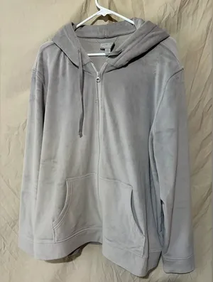 Barefoot dreams sweatshirt thumbnail 1