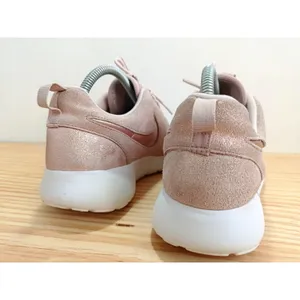 Nike Roshe One Premium Metallic Red Bronze Women’s Size 8.5 Sneakers thumbnail 7