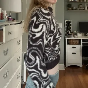 Urban outfitters Cropped Swirled Pattern Knit Sweater thumbnail 3