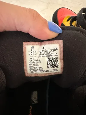 Nike Air Jordan’s 1 Mids thumbnail 4