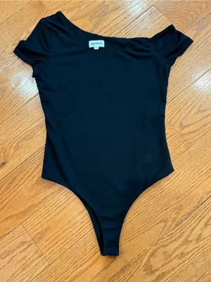Superdown Black Off Shoulder Bodysuit Size Small Minimalist Going Out Top thumbnail 1