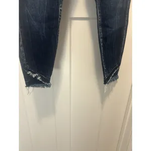 KanCan Mid Rise Tapered Leg Jeans Size 13/30 Dark Wash Stretch Denim Frayed Hem thumbnail 6