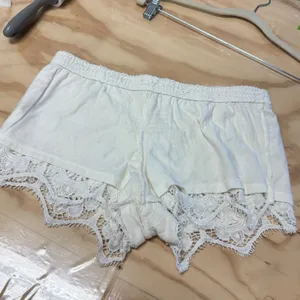Express Crochet Lace Boho Tassel Shorts XS Off White Cream Coastal Festival thumbnail 5