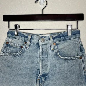 Agolde Light Wash Riley High Waist Cut Off Denim Short in Groove Size 24 thumbnail 6
