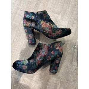 Madden Girl‎ Floral Velvet Ankle Booties Block Heel Side Zip Closure thumbnail 3