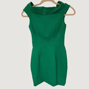 Sherri Hill Green Off The Shoulder Mini Cocktail Dress Size 0 Emerald Formal thumbnail 2