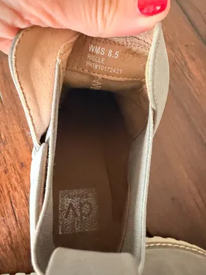 DV by Dolce Vita Rielle Chelsea Lug Sole Boots Taupe Gray Women’s Size 8.5 thumbnail 4