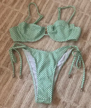 Green bikini Size M thumbnail 1