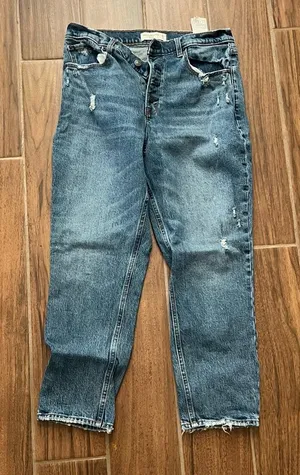 Abercrombie and Fitch the mom high rise jeans thumbnail 1
