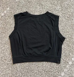 Cropped Workout Tank Black thumbnail 2