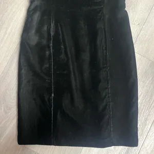 The Limited Elegant Black Strapless Mini Dress with Sweetheart Neckline 2 thumbnail 2