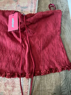 NWT Edikted burgundy‎ halter top size M thumbnail 3