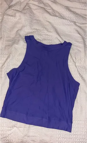 lululemon cropped tank top  thumbnail 2