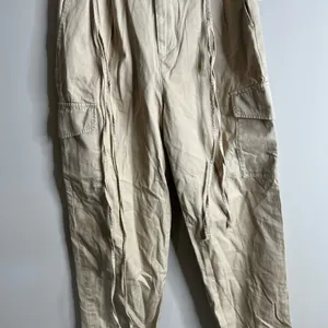 Nwt gap khaki cargo pants size 4 thumbnail 11