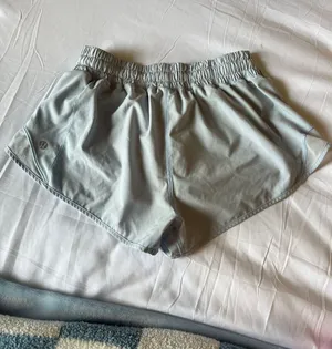 Lululemon Hotty Hot Short 2.5” thumbnail 2