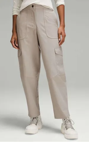 Lululemon Light Utilitech Beige Cargo‎ Pants Women’s Pocket High Rise Sz 25 thumbnail 1