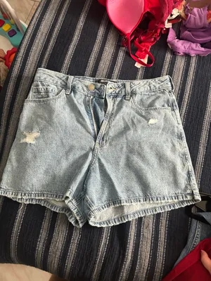 Hollister Ultra High-Rise 90s Denim Shorts thumbnail 2