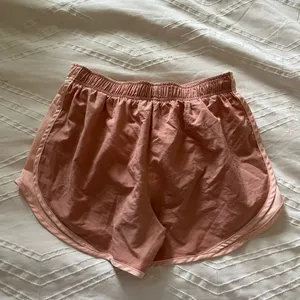 Women’s Nike Tempo Shorts Size Medium thumbnail 2