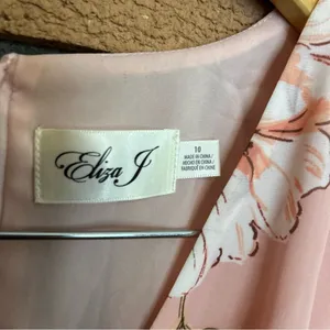 NWT Eliza J Women's Long Sleeve Surplice Floral Foil Print Chiffon Dress Size 10 thumbnail 2