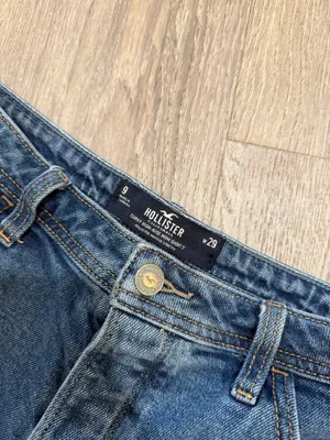 Hollister Curvy High-Rise Mom Shorts thumbnail 3