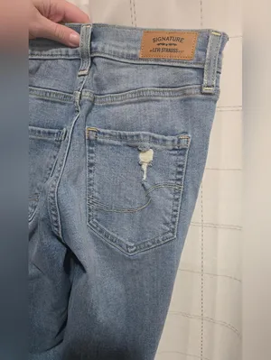 Levis Distressed Jean thumbnail 4