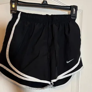 Nike dry fit shorts sz XS. Excellent condition. thumbnail 1
