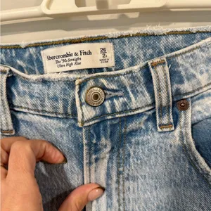 Abercrombie & Fitch the 90s Straight Ultra Hight Rise Denim Size 26/2R 2346 thumbnail 5