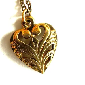 Gold tone ornate heart pendant necklace thumbnail 4