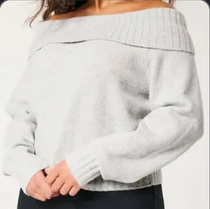 Hollister Sweater thumbnail 1