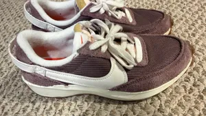 Nike Tennis Shoes thumbnail 1