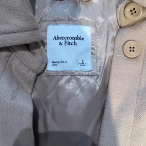 Abercrombie and Fitch oversized tan jacket thumbnail 5