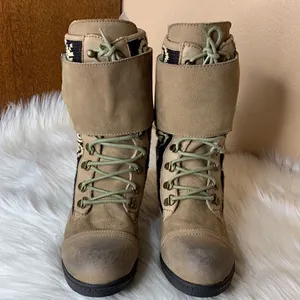 Kelsi Dagger Ilya Snowflake Boots Size 7 thumbnail 6