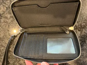 Michael Kors Wallet thumbnail 3