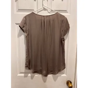 H&M Conscious Womens Size 14 Taupe Brown Satin V-Neck Cap Sleeve Blouse Top‎ thumbnail 5