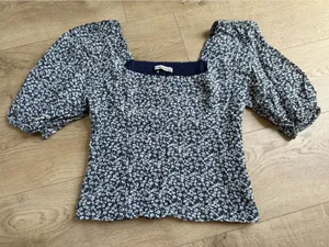 EUC Abercrombie & Fitch Blouse Floral Puff Sleeve Square Neck Feminine Crop SZ S thumbnail 1