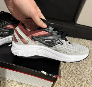 Saucony Running Shoes Women’s 6 thumbnail 2