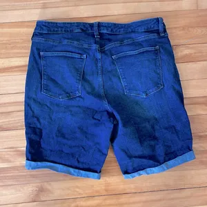 Universal Thread Mid-Rise Bermuda Jean Shorts 14/32R thumbnail 2