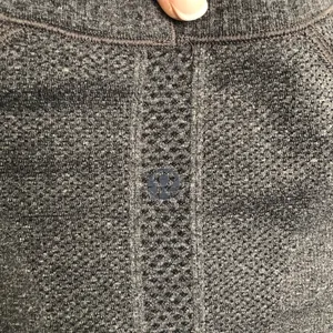 Lululemon Swiftly Tech Long Sleeve Heathered Gray Top Size 6 thumbnail 4