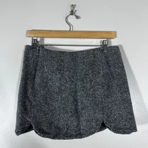 Armani Exchange Tweed Wool Blend Mini Skirt Black White Tulip Hem Size 6 thumbnail 4